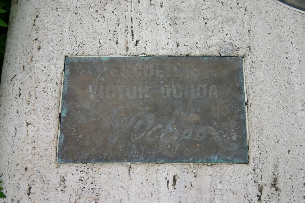 Severo Ochoa's monument, Facultad de Medicina, Universidad Complutense, Madrid - 05.JPG